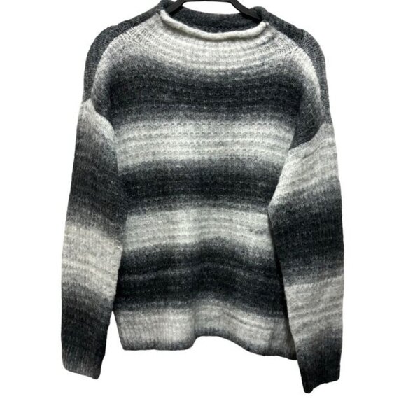 Vince Camuto Womens Ombré Rich Black Striped Sweater Size M - Picture 3 of 6